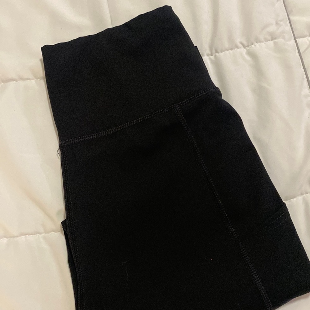 American Eagle leggings with pockets